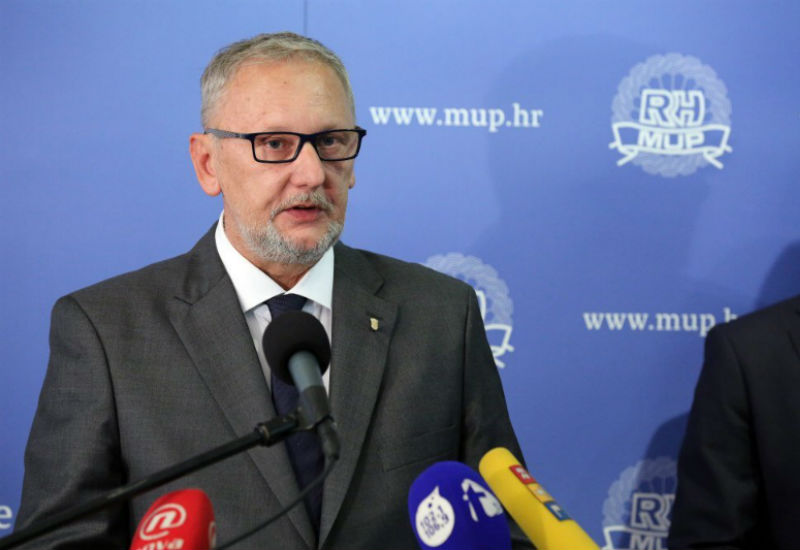 Hoće li ministar Božinović nešto učiniti po pitanju ugovora o školovanju i premještaja policijskih službenika?